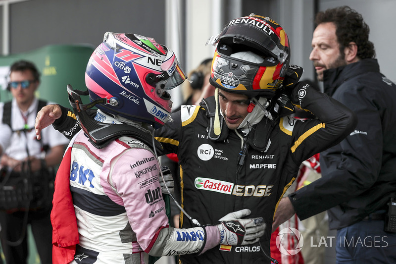 3. Sergio Perez, Force India ve Carlos Sainz Jr., Renault Sport F1 Team, parc ferme