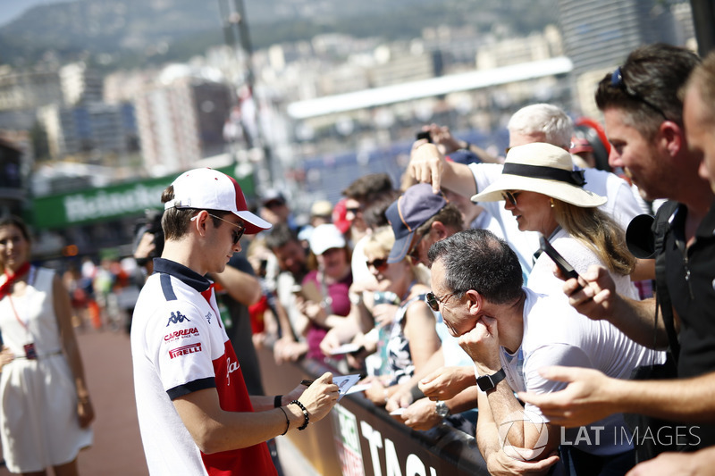 Rajongói nap a Forma-1-ben pénteken Monte Carlóban