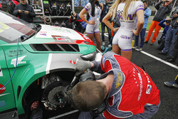 Mecánica de trabajo en el coche de Mehdi Bennani, Sébastien Loeb Racing, Citroën C-Elysée WTCC