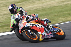 Nicky Hayden, Repsol Honda Team; Stefan Bradl, Aprilia Racing Team