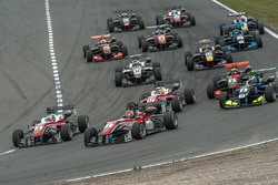 Partenza: Nick Cassidy, Prema Powerteam Dallara F312 - Mercedes-Benz, Lance Stroll, Prema Powerteam