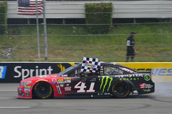 Sieger Kurt Busch, Stewart-Haas Racing, Chevrolet