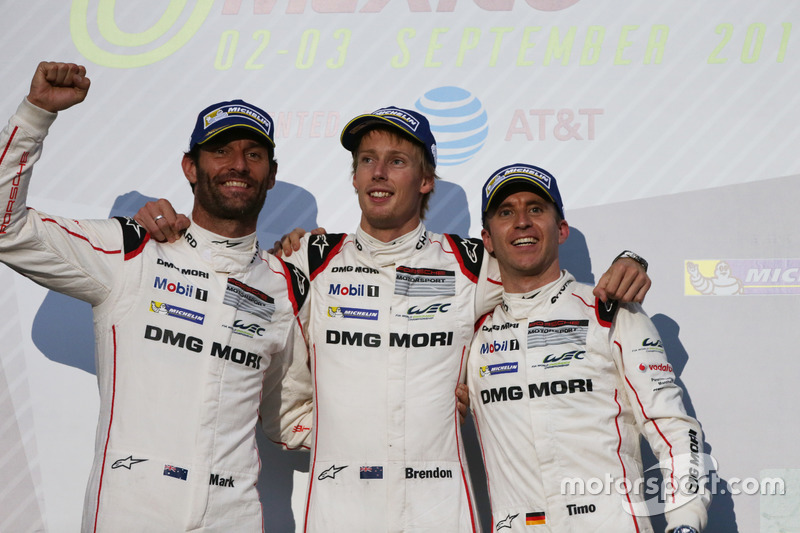 Podium: Race winners #1 Porsche Team Porsche 919 Hybrid: Mark Webber, Brendon Hartley, Timo Bernhard