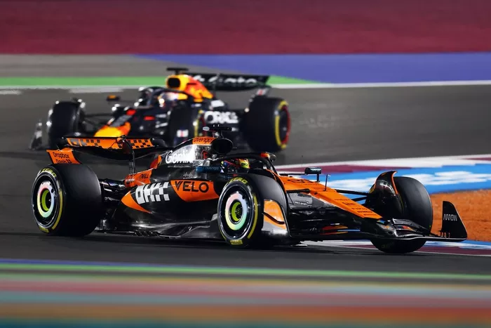 Oscar Piastri, McLaren, Max Verstappen, Red Bull Racing