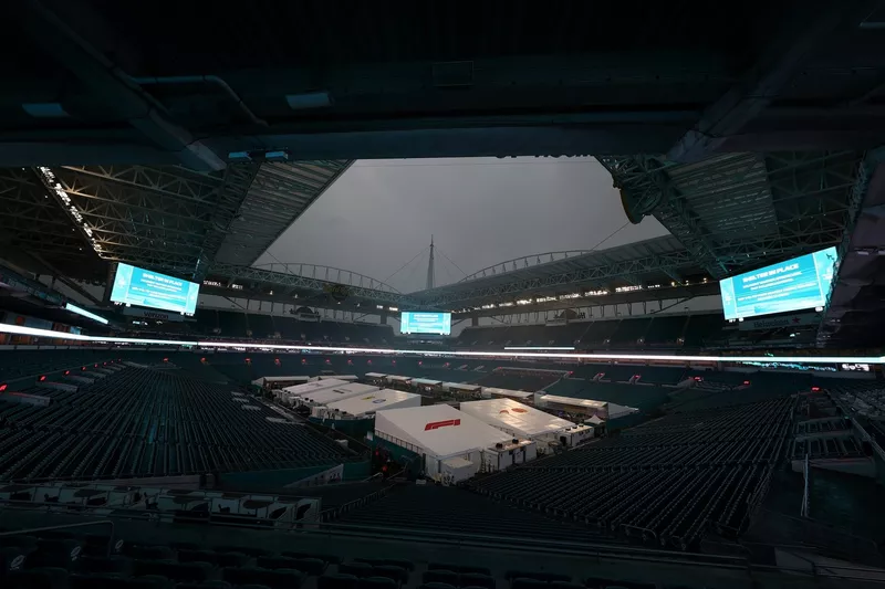 De la pluie au Hard Rock Stadium