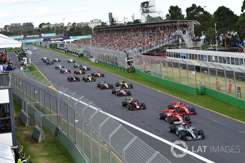 Lewis Hamilton, Mercedes-AMG F1 W09 EQ Power+ leads at the start of the race