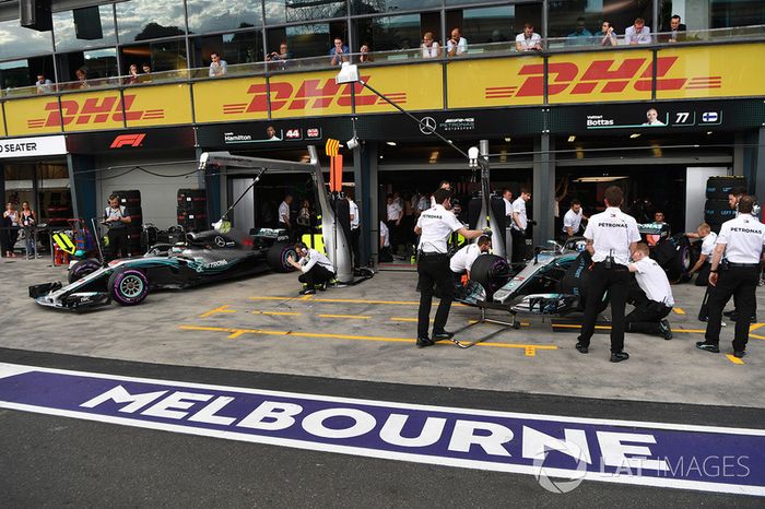 Lewis Hamilton, Mercedes-AMG F1 W09  y Valtteri Bottas, Mercedes-AMG F1 W09 EQ Power 