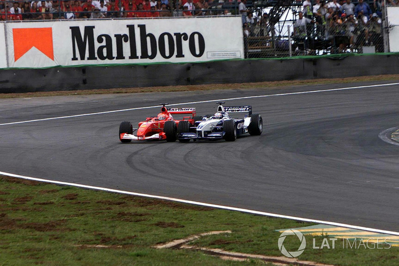 Juan Pablo Montoya, BMW Williams FW23 dépasse Michael Schumacher, Ferrari F1 2001