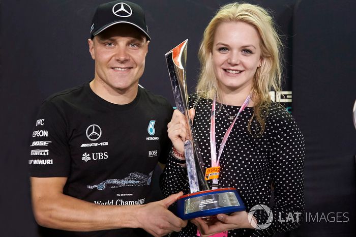 Race winner Valtteri Bottas, Mercedes AMG F1, celebrates with his wife Emilia