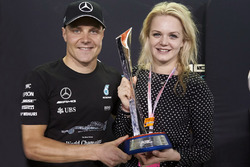 Le vainqueur Valtteri Bottas, Mercedes AMG F1, fête sa victoire avec sa femme Emilia