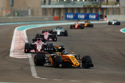 Nico Hulkenberg, Renault Sport F1 Team RS17, Esteban Ocon, Sahara Force India F1 VJM10, Sergio Perez