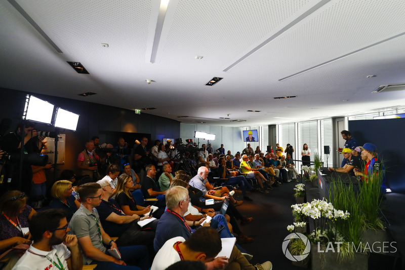 Sergio Perez, Force India, Nico Hulkenberg, Renault Sport F1 Team, Sebastian Vettel, Ferrari, e Brendon Hartley, Toro Rosso, affrontano i media nella conferenza stampa