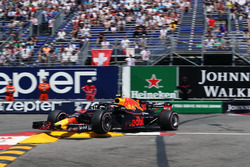 Max Verstappen, Red Bull Racing RB14 hits the barrier and crashes