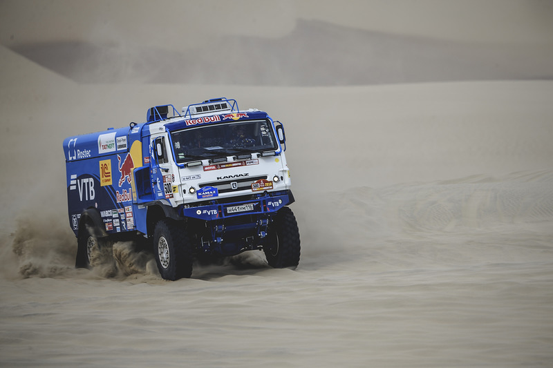 #500 Team Kamaz Master: Eduard Nikolaev, Evgeny Yakovlev, Vladimir Rybakov