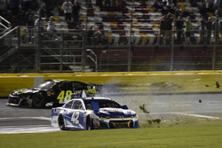 Kyle Larson, Chip Ganassi Racing, Chevrolet Camaro Credit One Bank spins