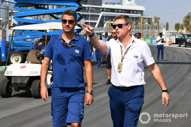 Michael Masi, directeur de course, fait une reconnaissance de la piste
