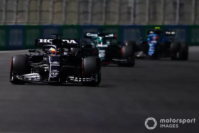 Yuki Tsunoda, AlphaTauri AT02, Lance Stroll, Aston Martin AMR21
