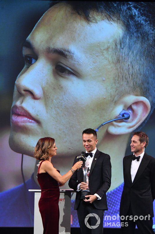 Alexander Albon, Red Bull Racing, gana el Premio al Debutante del Año