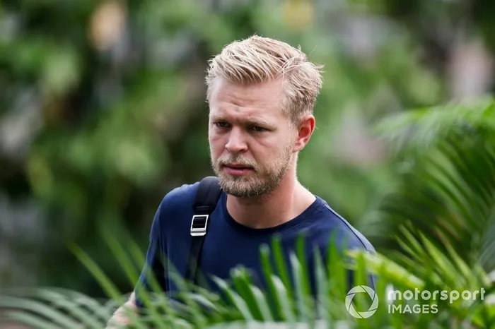 13 - Kevin Magnussen: 1'39.650