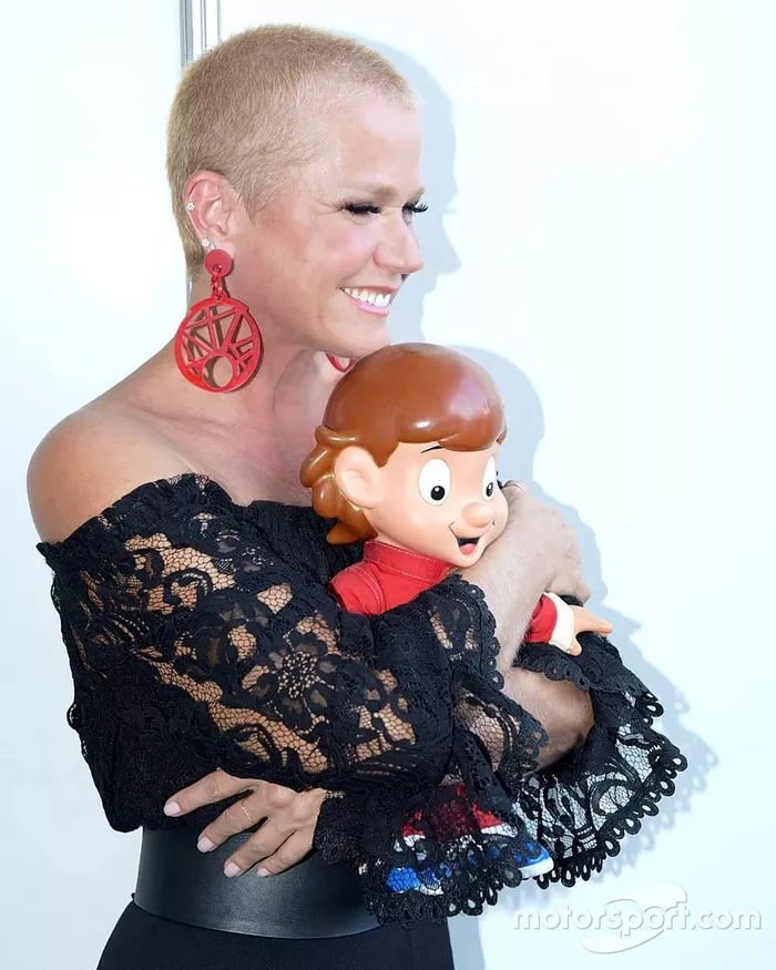 Xuxa e boneco do Senninha
