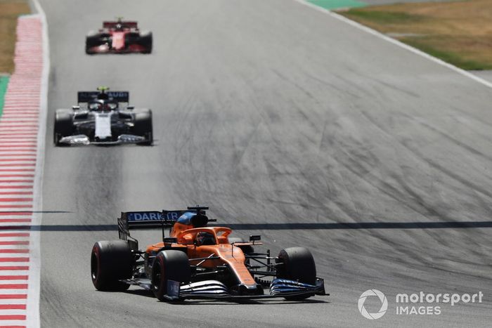 Carlos Sainz Jr., McLaren MCL35, Pierre Gasly, AlphaTauri AT01, Charles Leclerc, Ferrari SF1000
