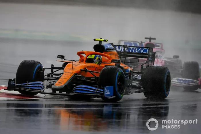 Lando Norris, McLaren MCL35, Sergio Pérez, Racing Point RP20