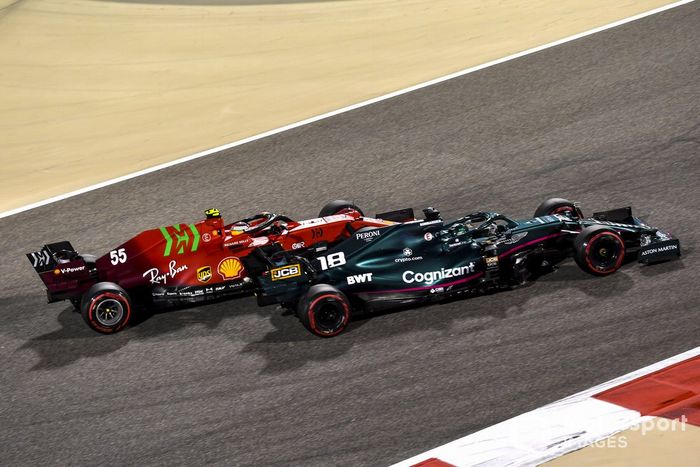 Lance Stroll, Aston Martin AMR21, Carlos Sainz Jr., Ferrari SF21