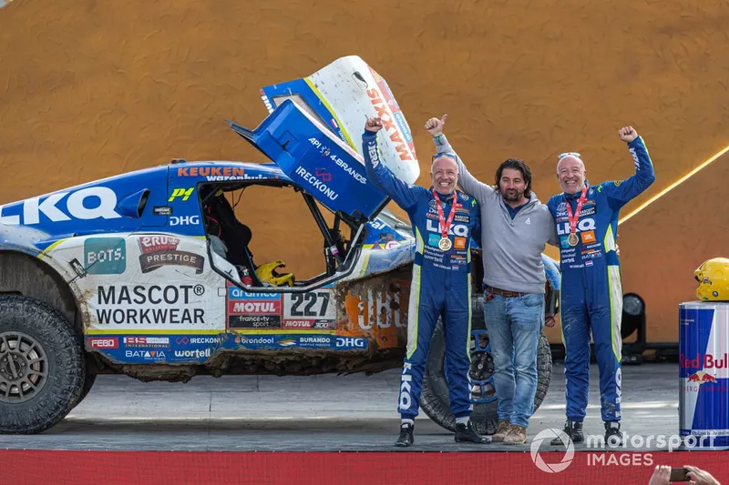 Los hermanos Coronel en la llegada del Dakar Rally 2023