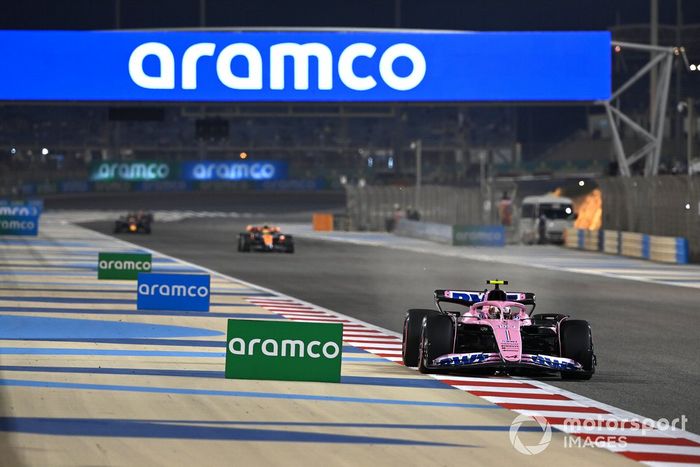 Pierre Gasly, Alpine A523, Lando Norris, McLaren MCL60