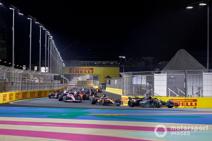 Lewis Hamilton, Mercedes F1 W14, Oscar Piastri, McLaren MCL60, Pierre Gasly, Alpine A523