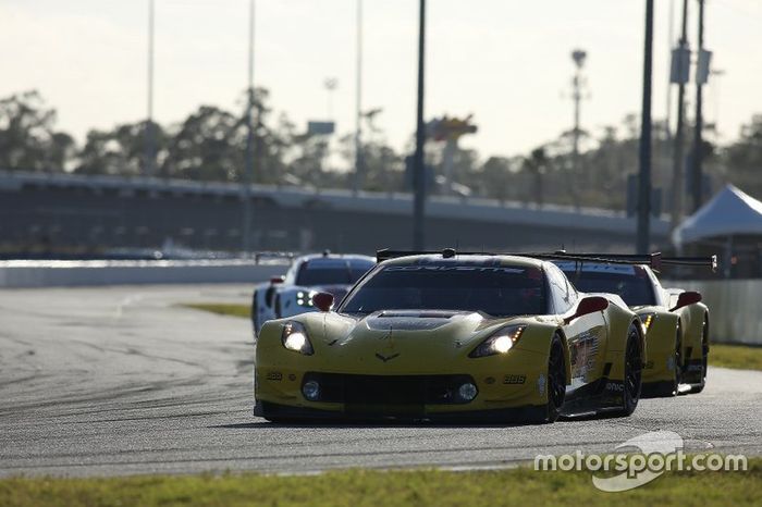 #4 Corvette Racing Corvette C7.R: Oliver Gavin, Tommy Milner, Marcel Fässler