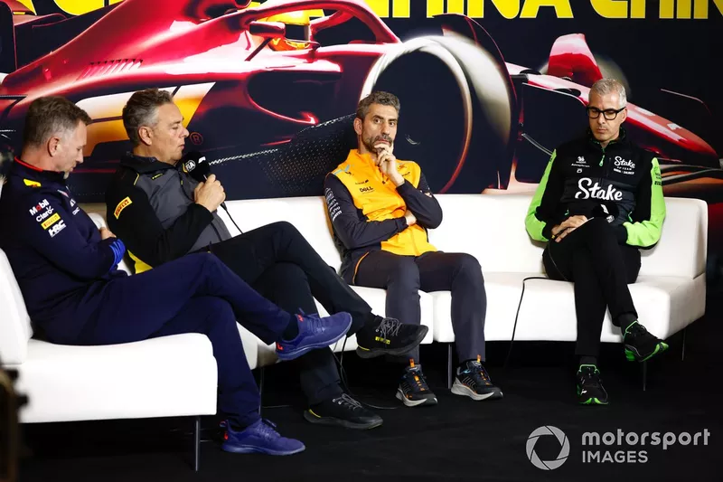 Christian Horner, Team Principal, Red Bull Racing, Mario Isola, Racing Manager, Pirelli Motorsport, Rea Stella, Team Principal, McLaren F1 Team, Alessandro Alunni Bravi, Team Representative, Stake F1 Team Kick Sauber, lors de la conférence de presse des d