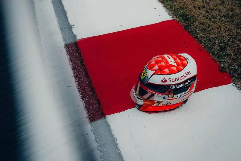 Casque de Charles Leclerc, Ferrari 
