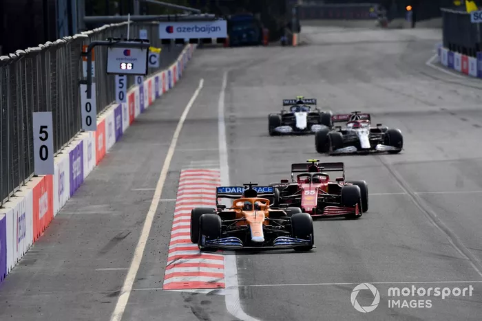 Daniel Ricciardo, McLaren MCL35M, Carlos Sainz Jr., Ferrari SF21, Kimi Raikkonen, Alfa Romeo Racing C41, Nicholas Latifi, Williams FW43B