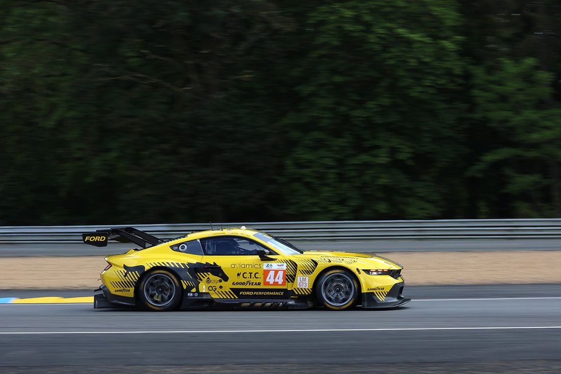 #44 Proton Competition Ford Mustang LMGT3 de Christian Ried, Ben Tuck, Christopher Mies