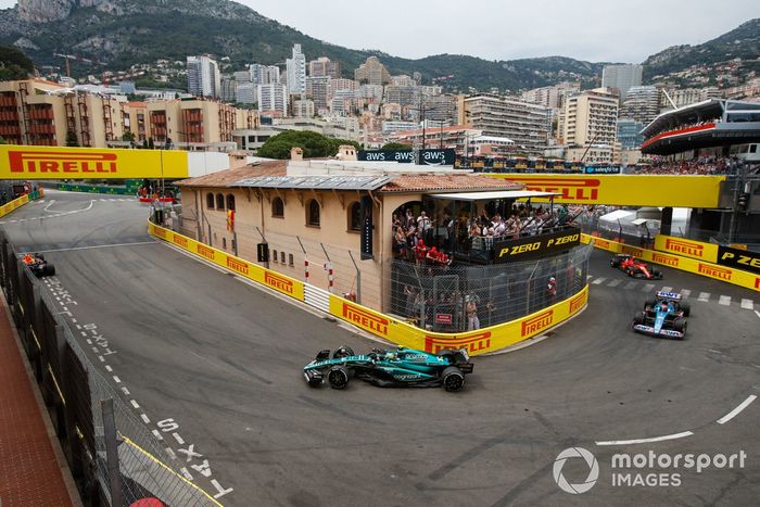 Fernando Alonso, Aston Martin AMR23, Esteban Ocon, Alpine A523, Carlos Sainz, Ferrari SF-23