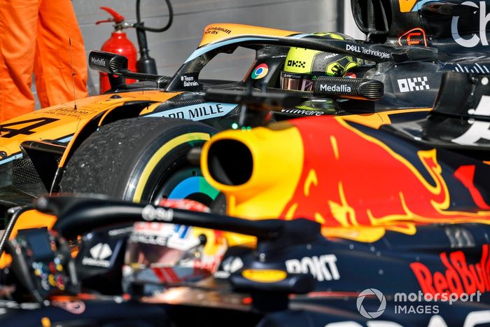 Lando Norris, McLaren MCL60, 2ª posición, llega a Parc Ferme