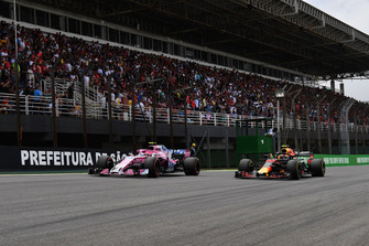 Esteban Ocon, Racing Point Force India VJM11 et Max Verstappen, Red Bull Racing RB14 en lutte