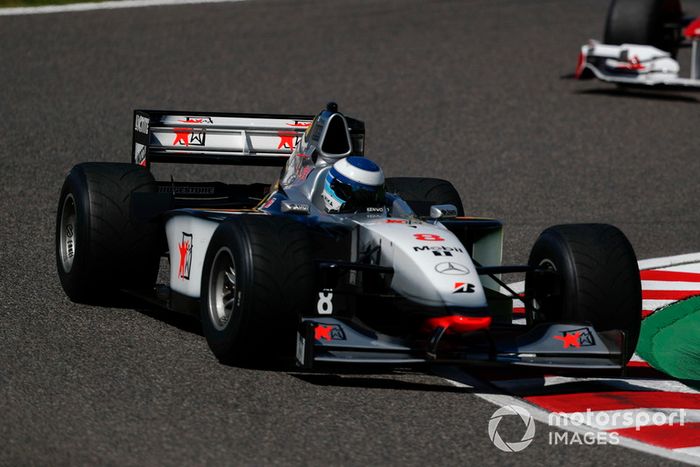 Mika Hakkinen, McLaren MP4-13 Leyendas F1 30 aniversario 
