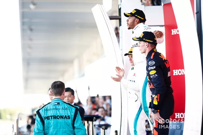 Valtteri Bottas, Mercedes AMG F1, Lewis Hamilton, Mercedes AMG F1, y Max Verstappen, Red Bull Racing