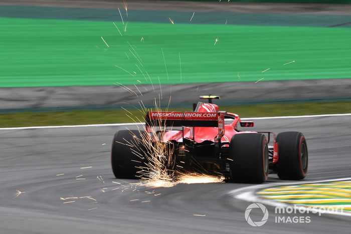 Kimi Raikkonen, Ferrari SF71H sparks