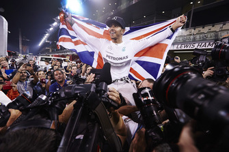 Lewis Hamilton, Mercedes AMG, festeggia la vittoria del campionato