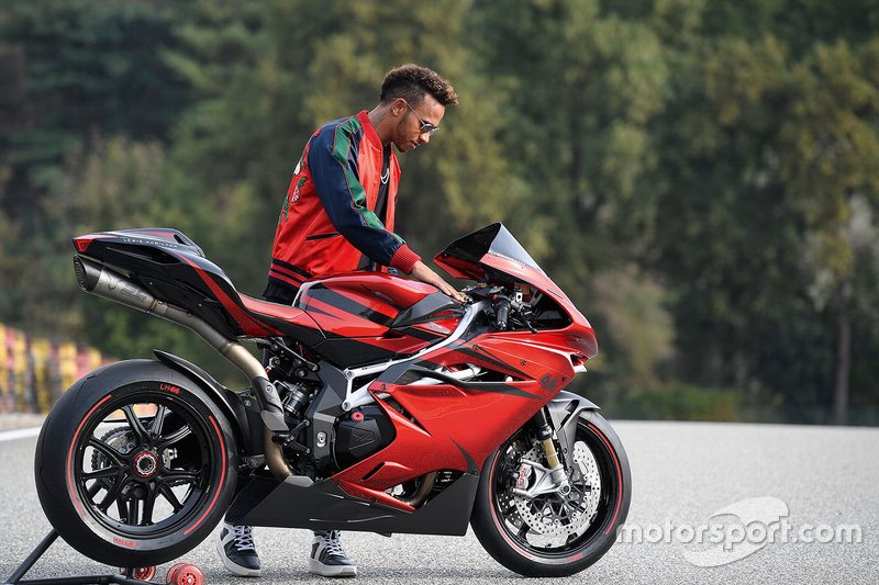 Lewis Hamilton und die MV Agusta F4 LH 44