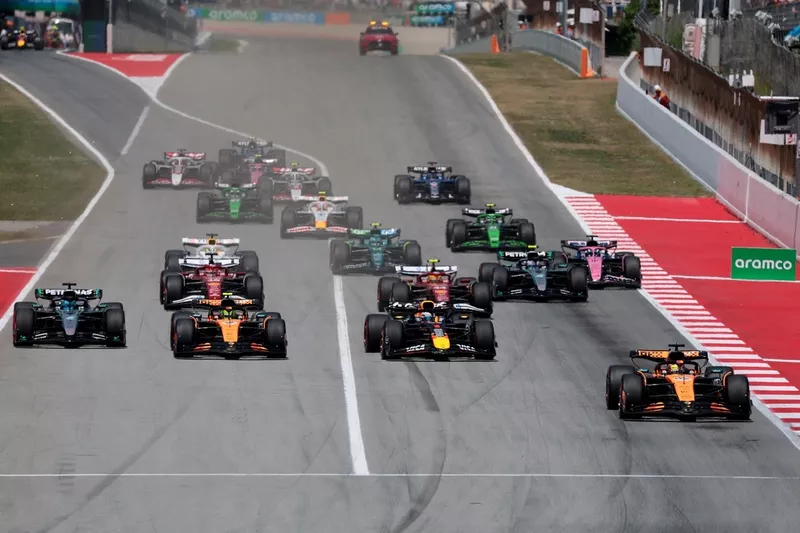 Lewis Hamilton, Ferrari, Lando Norris, McLaren, Oscar Piastri, McLaren, Max Verstappen, Red Bull Racing, George Russell, Mercedes