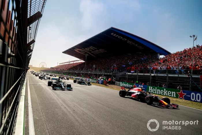 Arrancada Max Verstappen, Red Bull Racing RB16B, Lewis Hamilton, Mercedes W12, Valtteri Bottas, Mercedes W12