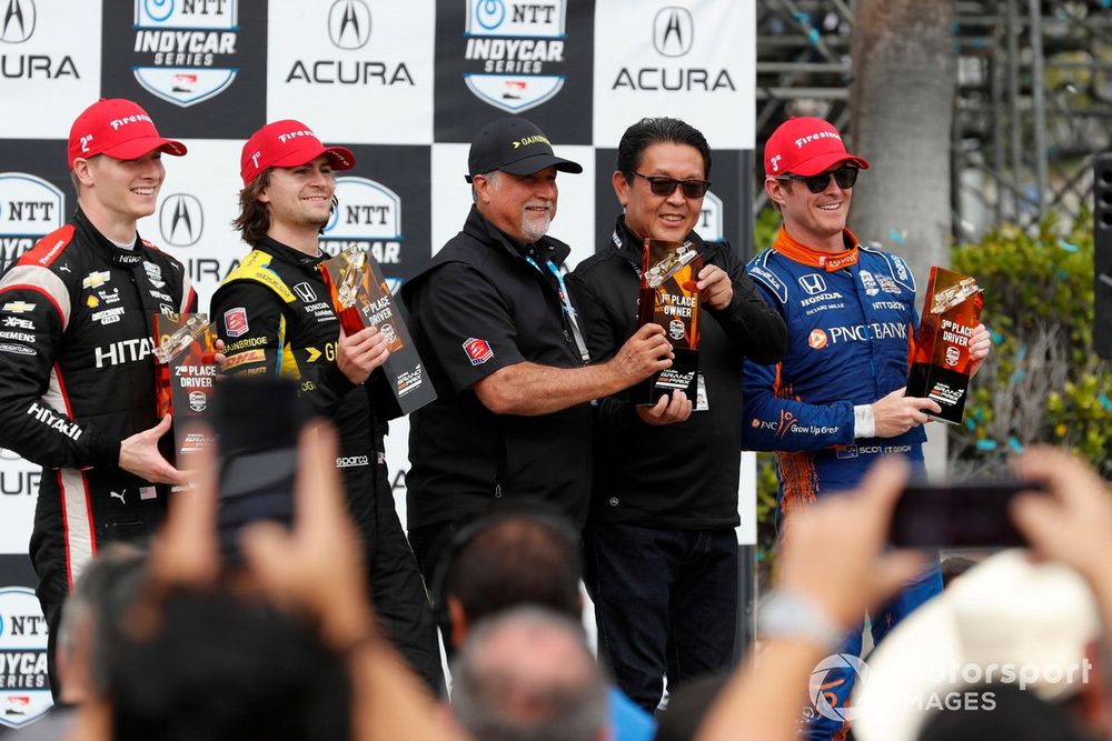 Shiniji Aoyama, segundo por la derecha, en una imagen de hace dos años, cuando era presidente de Honda USA.