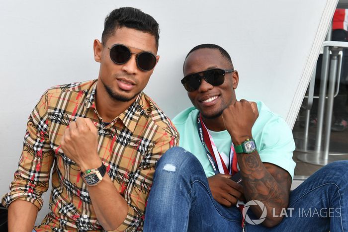 Los atletas africanos Wayde van Niekerk y Akani Simbine, invitados de Alfa Romeo Sauber
