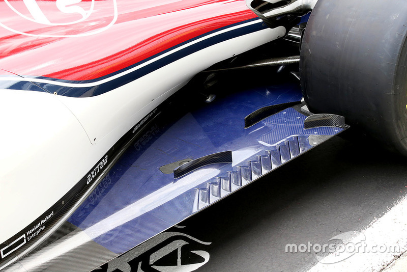 Sauber C37 floor