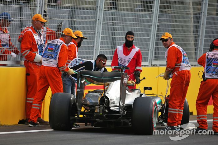 Lewis Hamilton, Mercedes AMG F1 W07 Hybrid choca y queda fuera de la cali