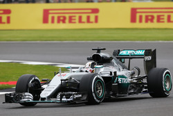 Lewis Hamilton, Mercedes AMG F1 W07 Hybrid waves to the fans